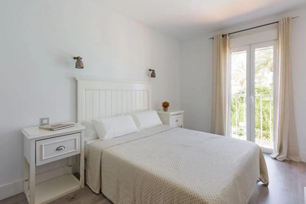 Chalet adosado en CL Los Lirios-nva Andalucia 2 Es:1 Pl:02 Pt:13 Edf Online 29660 Marbella (málaga)