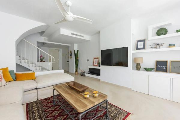 Chalet adosado en CL Los Lirios-nva Andalucia 2 Es:1 Pl:02 Pt:13 Edf Online 29660 Marbella (málaga)