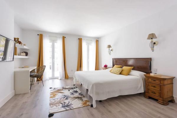 Chalet adosado en CL Los Lirios-nva Andalucia 2 Es:1 Pl:02 Pt:13 Edf Online 29660 Marbella (málaga)