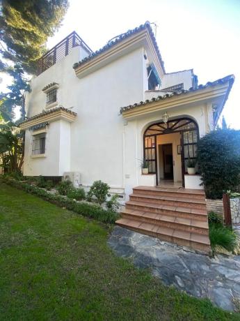 Chalet pareado en avenida de los Girasoles