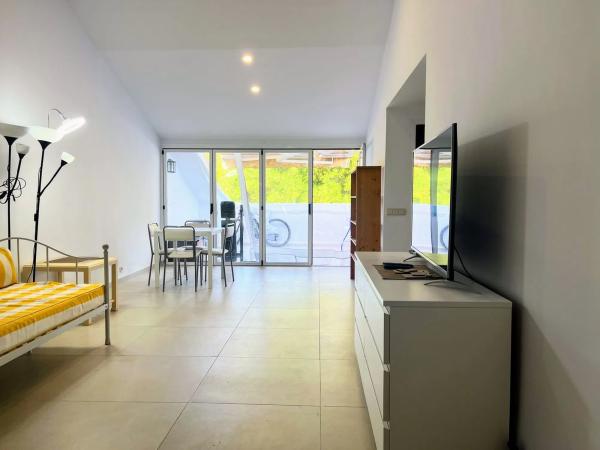 Chalet pareado en calle los Jazmines, 17