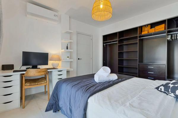 Chalet adosado en avenida los Pacos, 24