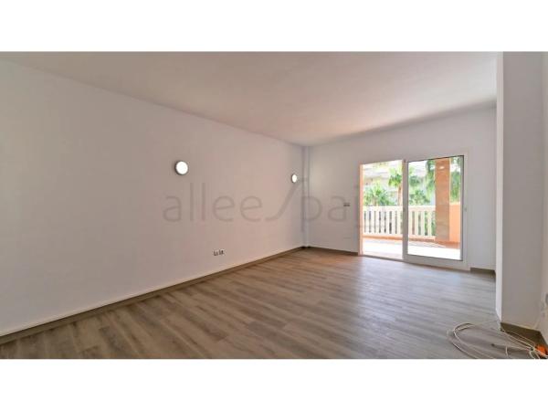 Piso en calle Granado del Higueron, 6