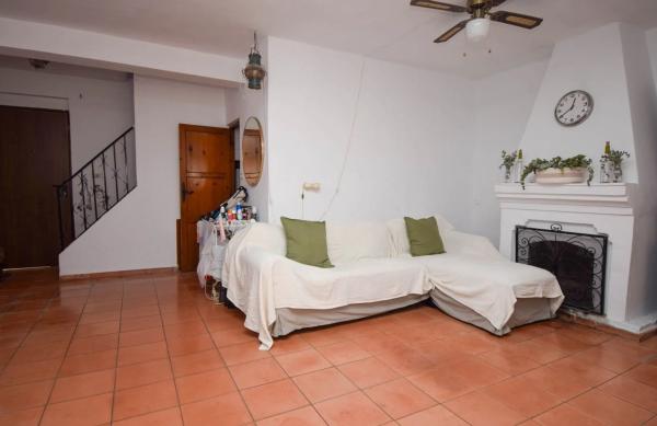 Chalet adosado en calle Geraneos s/n