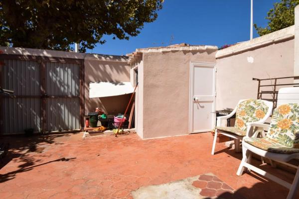 Chalet adosado en calle Geraneos s/n