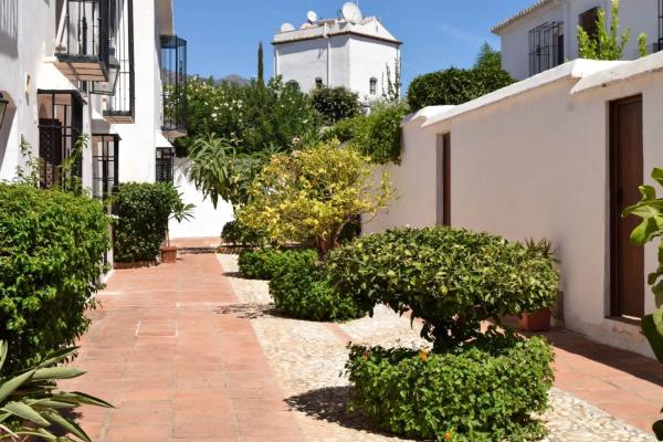 Chalet adosado en calle Geraneos s/n