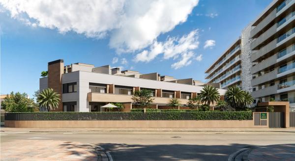 Chalet adosado en avenida Santa Amalia, 15