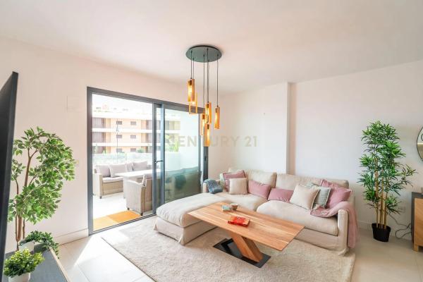 Piso en avenida Fuengirola, 10