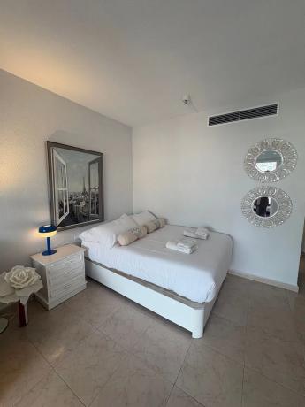 Estudio en calle Lamo de Espinosa, 10 . Hotel Pyr