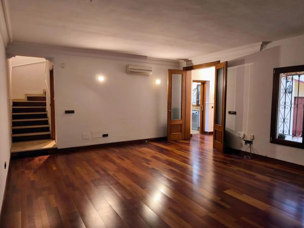 Chalet pareado en calle Antequera