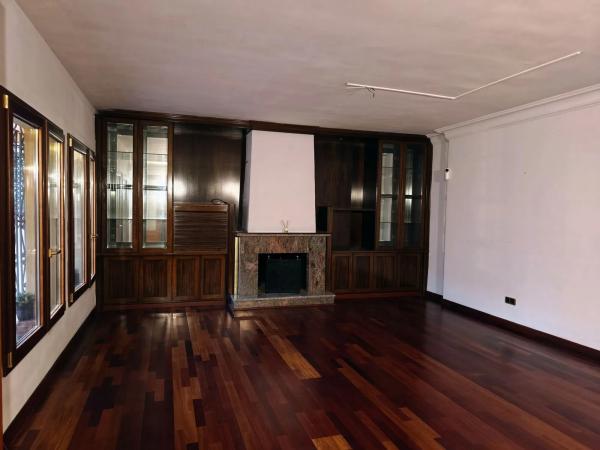 Chalet pareado en calle Antequera