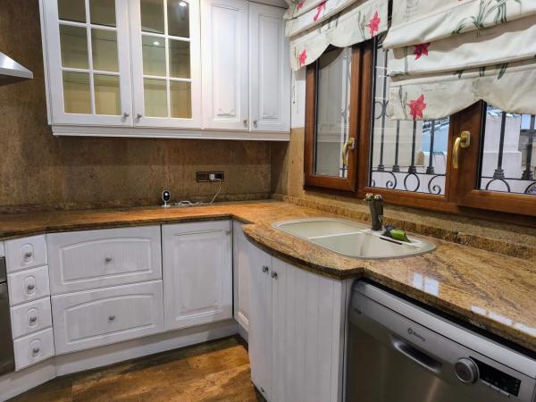 Chalet pareado en calle Antequera