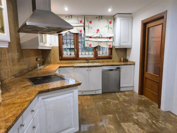 Chalet pareado en calle Antequera