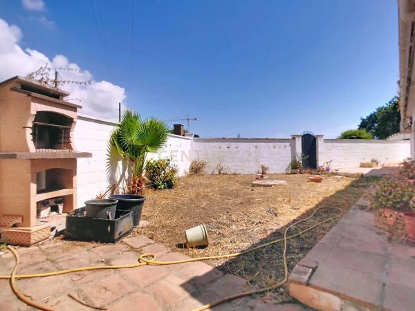 Casa independiente en calle Tulipán, 10