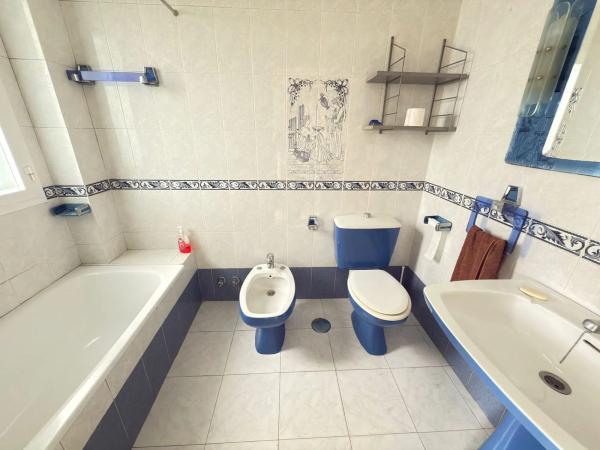 Chalet adosado en CL Monaguillo El