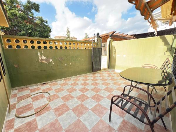 Chalet adosado en CL Monaguillo El