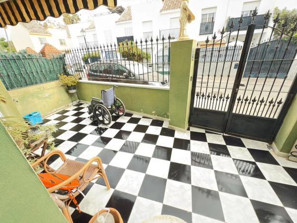 Chalet adosado en CL Monaguillo El