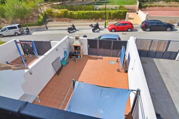 Chalet adosado en CL Eugenia De Montijo, 2