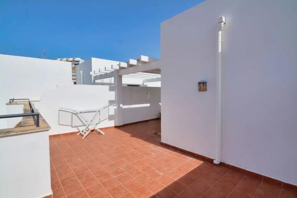 Chalet adosado en CL Eugenia De Montijo, 2