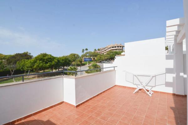 Chalet adosado en CL Eugenia De Montijo, 2