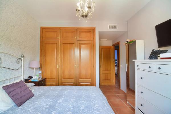 Chalet adosado en CL Eugenia De Montijo, 2