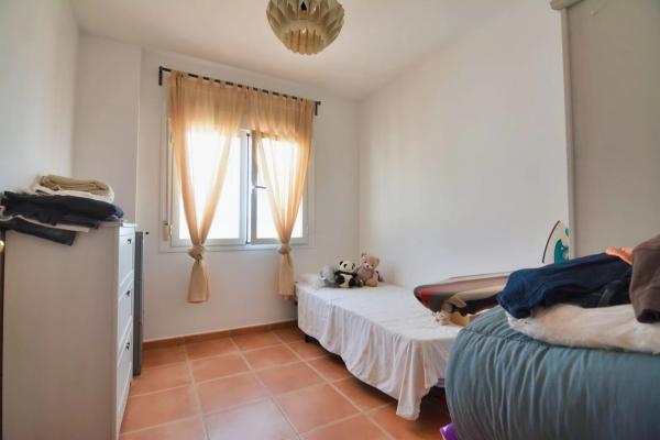 Chalet adosado en CL Eugenia De Montijo, 2