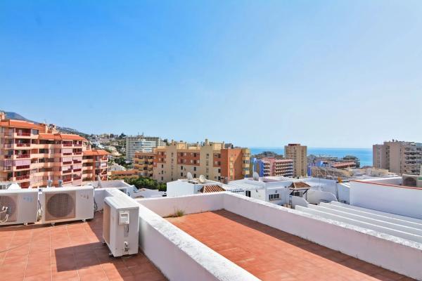 Chalet adosado en CL Eugenia De Montijo, 2