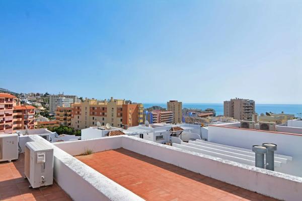 Chalet adosado en CL Eugenia De Montijo, 2