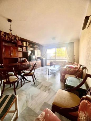 Piso en avenida Santa Amalia, 24