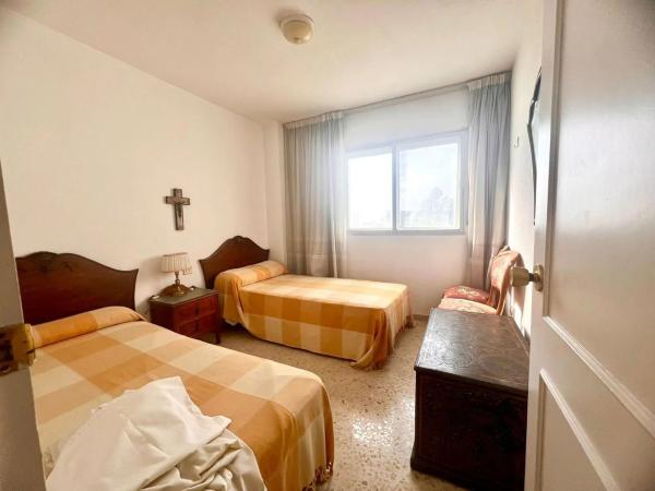 Piso en avenida Santa Amalia, 24