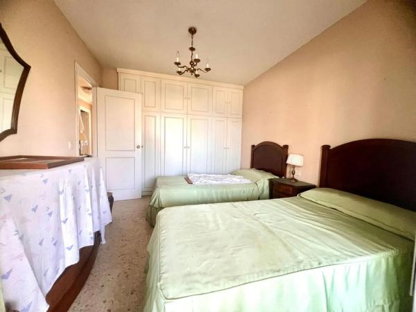 Piso en avenida Santa Amalia, 24