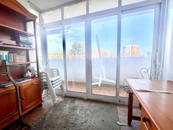 Piso en avenida Santa Amalia, 24