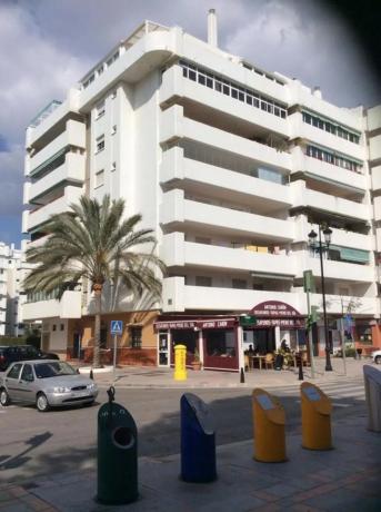 Piso en avenida Santa Amalia, 24