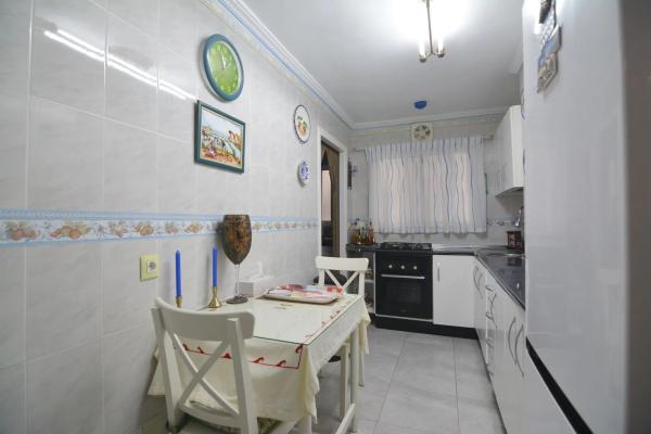 Piso en calle Miguel Bueno, 8