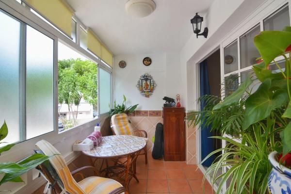 Piso en calle Miguel Bueno, 8