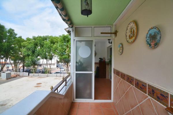 Piso en calle Miguel Bueno, 8