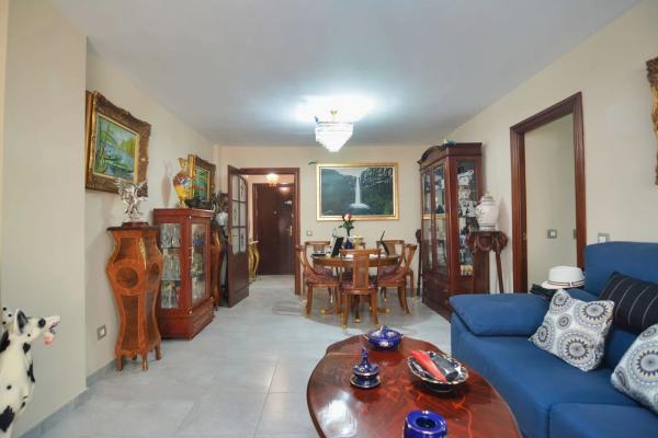 Piso en calle Miguel Bueno, 8