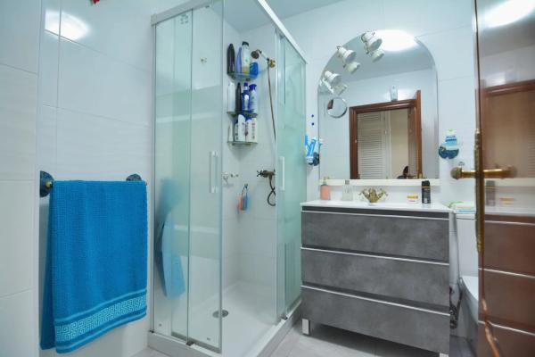 Piso en calle Miguel Bueno, 8