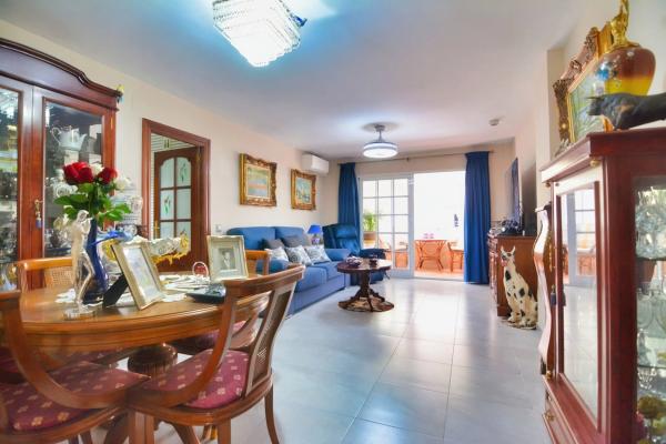 Piso en calle Miguel Bueno, 8