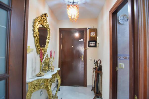 Piso en calle Miguel Bueno, 8