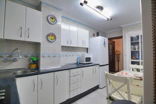 Piso en calle Miguel Bueno, 8