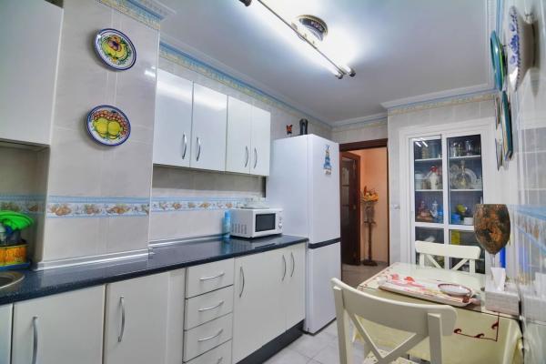 Piso en calle Miguel Bueno, 8