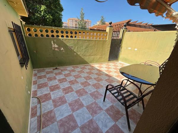 Chalet adosado en calle Frascuelo, 1