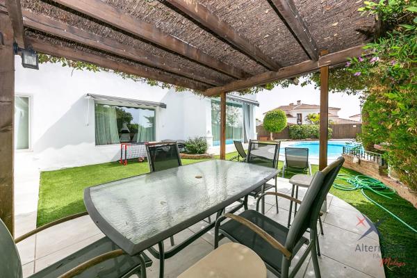 Chalet pareado en avenida del Higuerón