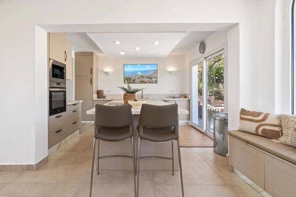 Casa independiente en calle el Roble, 23 -1