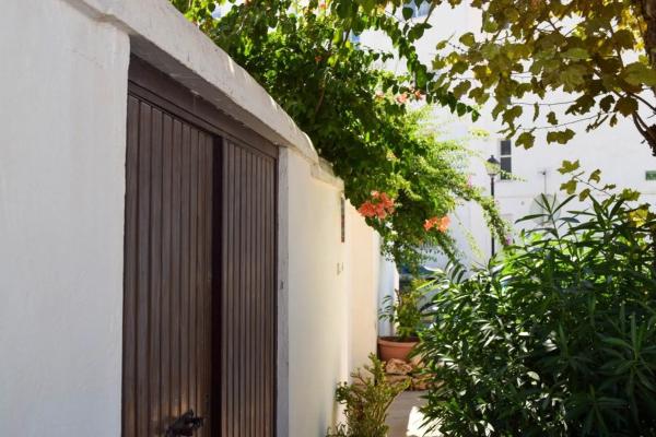 Chalet adosado en calle Geraneos, 1