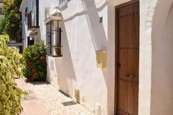 Chalet adosado en calle Geraneos, 1