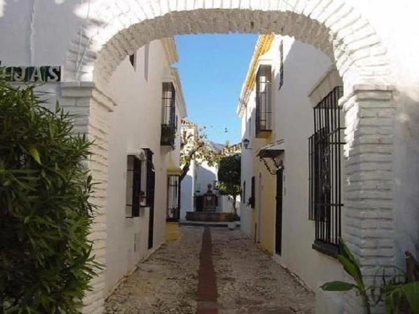 Chalet adosado en calle Geraneos
