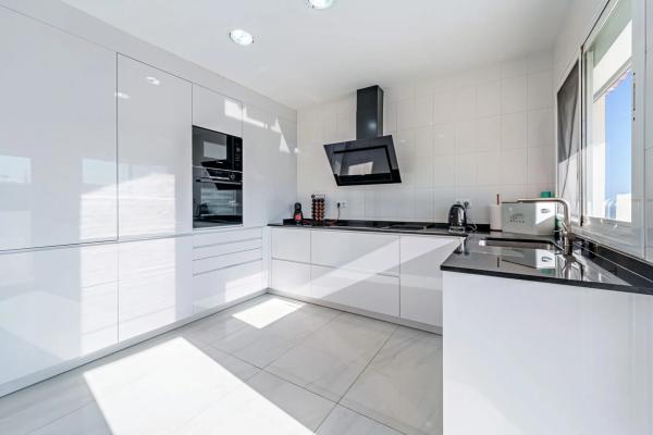 Chalet pareado en avenida del Higuerón