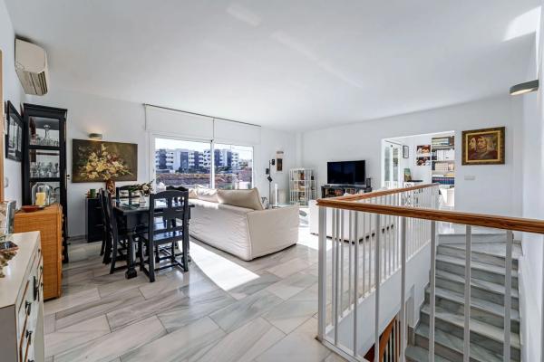 Chalet pareado en avenida del Higuerón